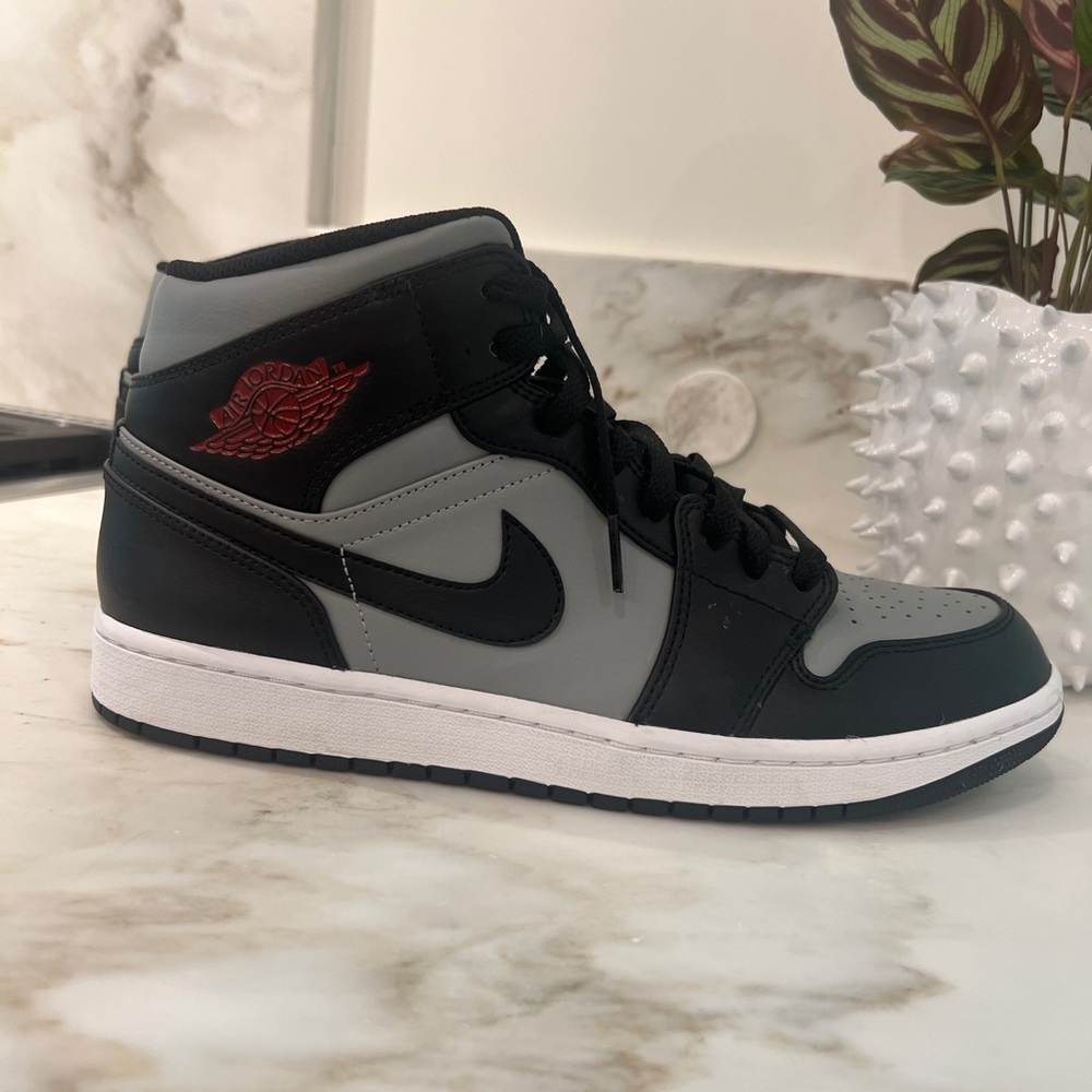 Air Jordan, Nike, Air Jordan 1 Mid 'Shadow' 554724-096, Men’s size US 10.5